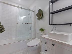 1322 N June Street, Los Angeles CA 90028