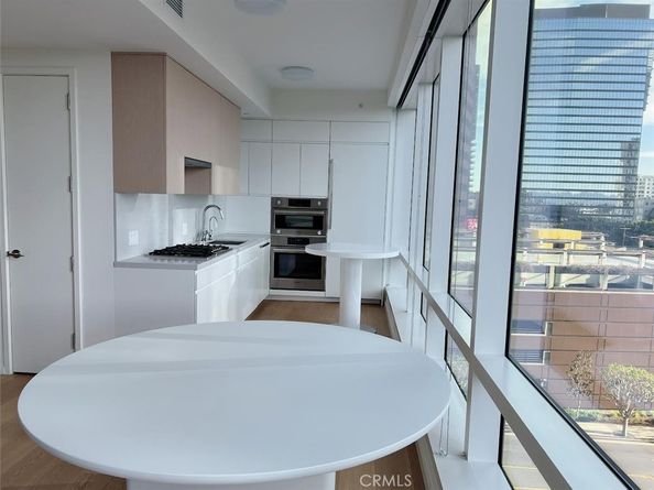 877 Francisco St #728, Los Angeles CA 90017