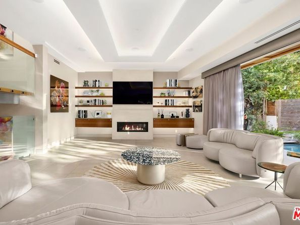 4005 Dixie Canyon Avenue, Sherman Oaks CA 91423