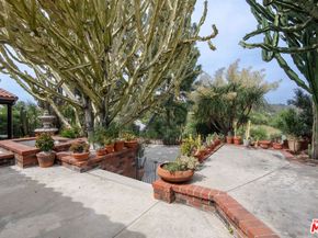 1458 Sutherland Street, Los Angeles CA 90026