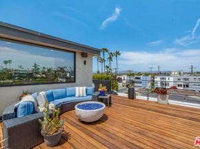 2325 Cloy Avenue, Venice CA 90291