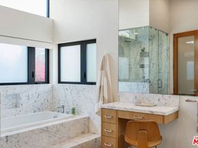 2325 Cloy Avenue, Venice CA 90291