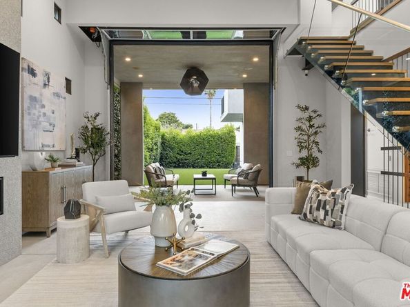 3613 Redwood Avenue, Los Angeles CA 90066