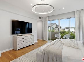 3613 Redwood Avenue, Los Angeles CA 90066