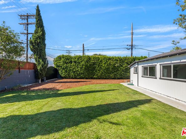 12041 Hartsook Street, Valley Village CA 91607