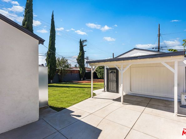 12041 Hartsook Street, Valley Village CA 91607