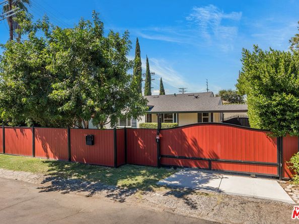 12041 Hartsook Street, Valley Village CA 91607