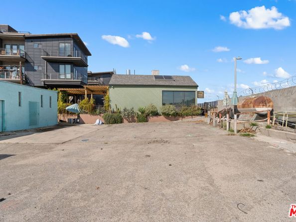 3051 N Coolidge Avenue, Los Angeles CA 90039