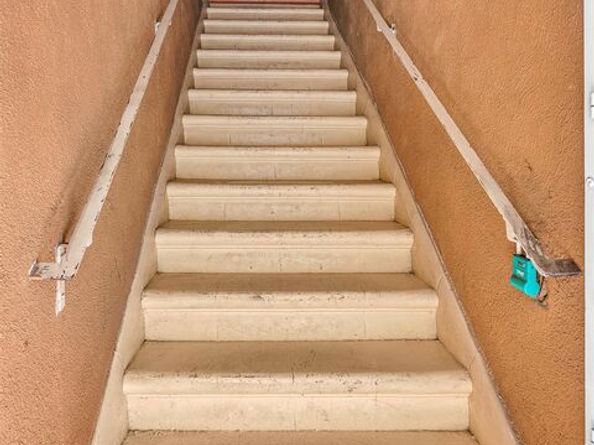 1050 N Laurel Avenue, West Hollywood CA 90046