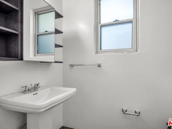 1050 N Laurel Avenue, West Hollywood CA 90046