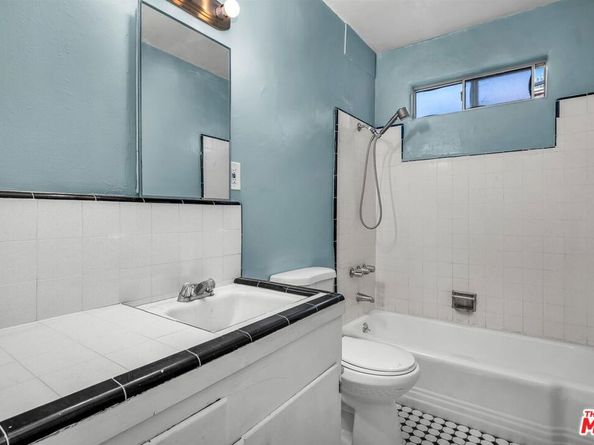 1050 N Laurel Avenue, West Hollywood CA 90046