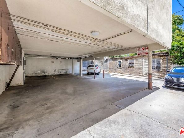 1050 N Laurel Avenue, West Hollywood CA 90046