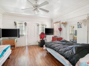 239 W 43rd Street, Los Angeles CA 90037