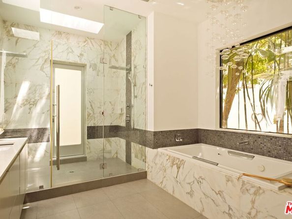 1516 Forest Knoll Drive, West Hollywood CA 90069
