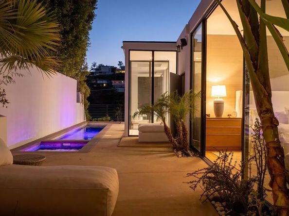 1516 Forest Knoll Drive, West Hollywood CA 90069