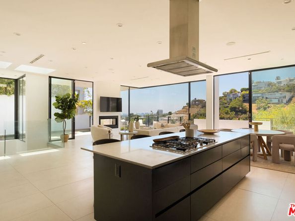 1516 Forest Knoll Drive, West Hollywood CA 90069
