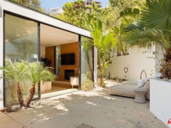 1516 Forest Knoll Drive, West Hollywood CA 90069