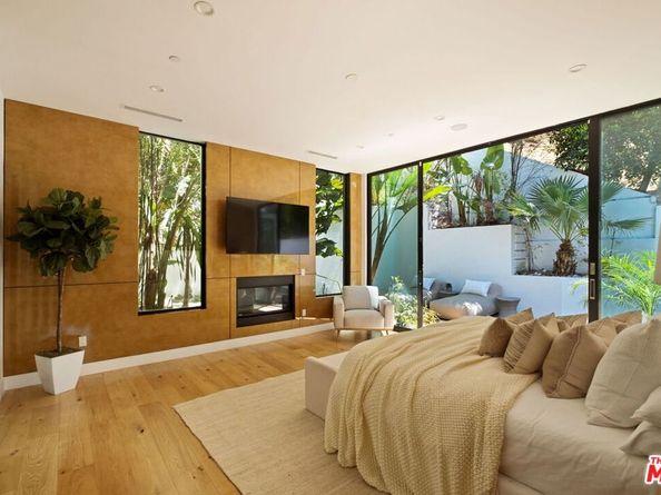 1516 Forest Knoll Drive, West Hollywood CA 90069