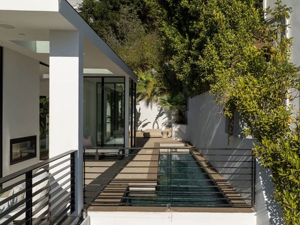 1516 Forest Knoll Drive, West Hollywood CA 90069