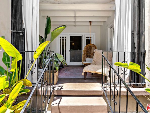 226 N Irving Boulevard, Los Angeles CA 90004