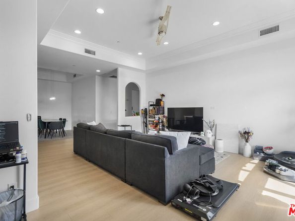 309 S Mariposa Avenue 301, Los Angeles CA 90020