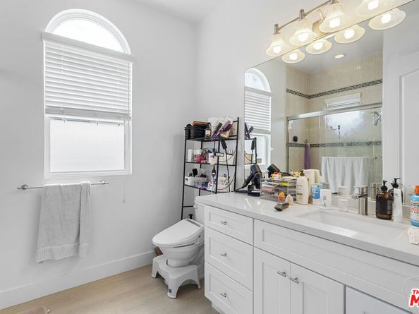 309 S Mariposa Avenue 301, Los Angeles CA 90020