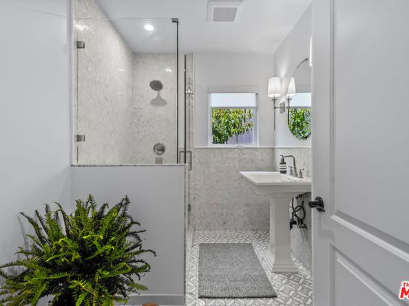 6017 W 75th Street, Los Angeles CA 90045