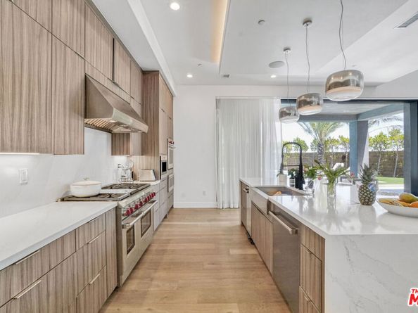 20472 W Windsor Lane, Porter Ranch CA 91326
