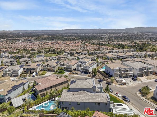 20472 W Windsor Lane, Porter Ranch CA 91326