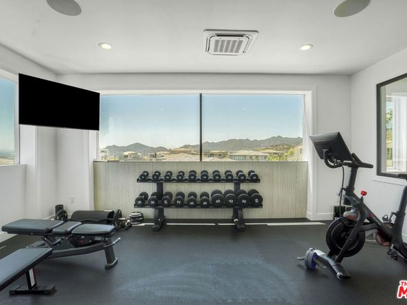 20472 W Windsor Lane, Porter Ranch CA 91326