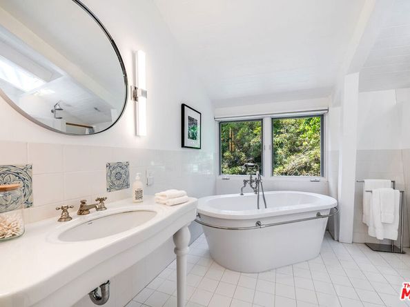 681 Brooktree Road, Santa Monica CA 90402