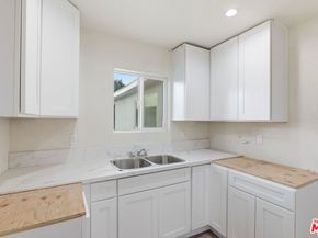 1526 W 105th Street, Los Angeles CA 90047