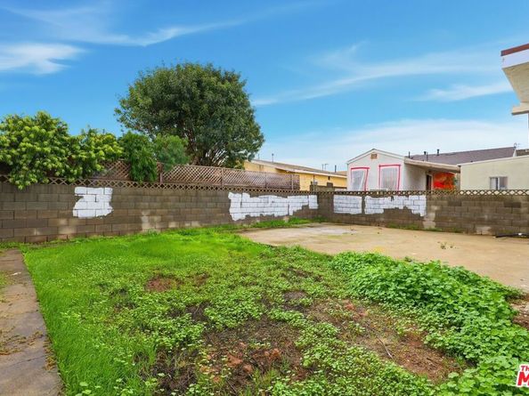 1526 W 105th Street, Los Angeles CA 90047