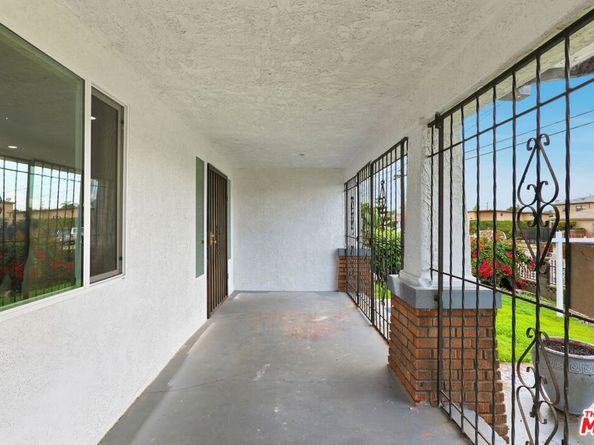 1526 W 105th Street, Los Angeles CA 90047