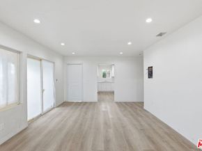 1526 W 105th Street, Los Angeles CA 90047