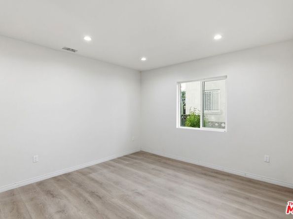 1526 W 105th Street, Los Angeles CA 90047