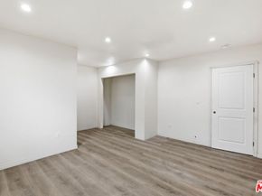 1526 W 105th Street, Los Angeles CA 90047