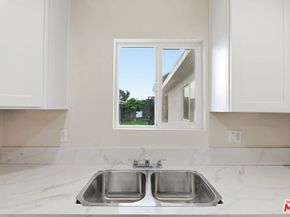 1526 W 105th Street, Los Angeles CA 90047