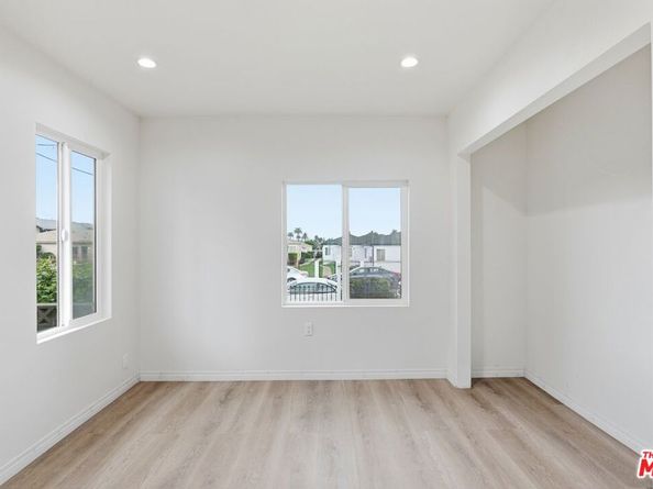 1526 W 105th Street, Los Angeles CA 90047