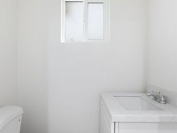 1526 W 105th Street, Los Angeles CA 90047