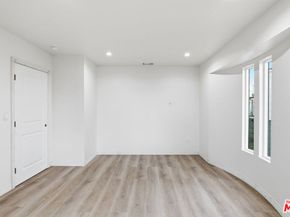 1526 W 105th Street, Los Angeles CA 90047