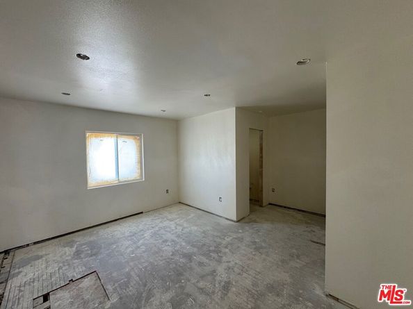 1526 W 105th Street, Los Angeles CA 90047