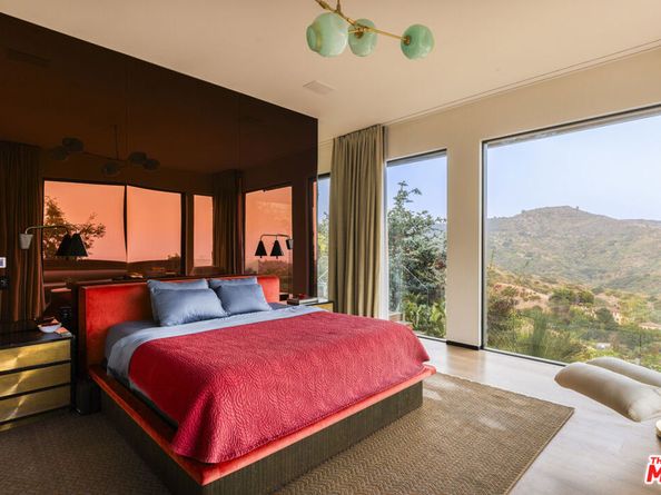 3306 Deronda Drive, Los Angeles CA 90068