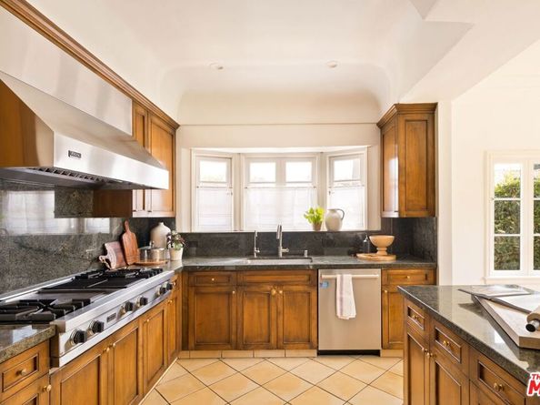 6300 Lindenhurst Avenue, Los Angeles CA 90048