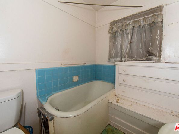 333 E 61st Street, Los Angeles CA 90003