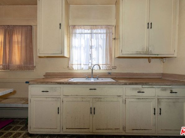 333 E 61st Street, Los Angeles CA 90003