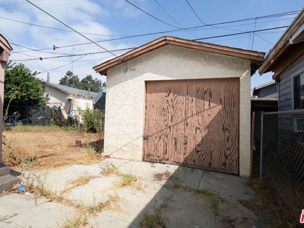 333 E 61st Street, Los Angeles CA 90003