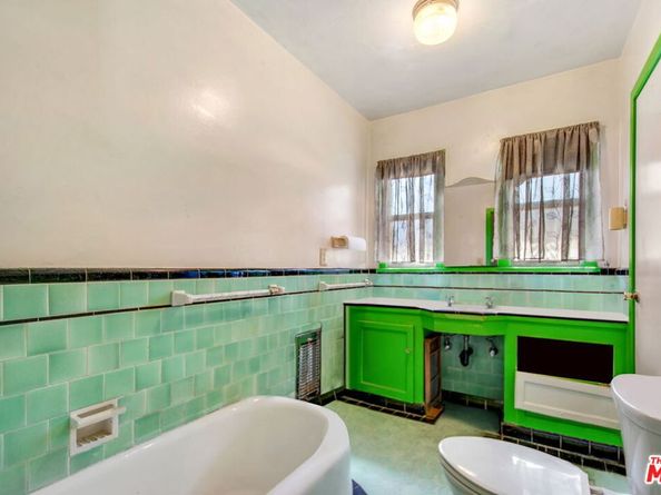 9023 S Halldale Avenue, Los Angeles CA 90047