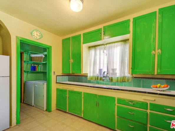 9023 S Halldale Avenue, Los Angeles CA 90047
