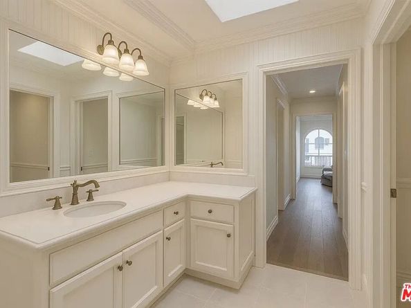 21620 Burbank Boulevard 9, Woodland Hills CA 91367